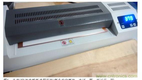 總共送8次電路板進層壓機(每個方向兩次，先送一面，再送另一面)